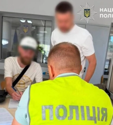 Киянин залишив бульдога зачиненим на балконі у спекотний день, йому повідомили про підозру у жорстокому поводженні