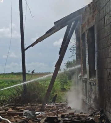 Російський дрон влучив у дев'ятиповерхівку в Сумах, травмована людина