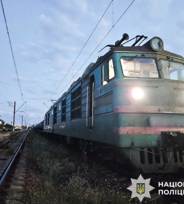 На залізничному вокзалі в Ірпені молода жінка трагічно загинула під колесами потягу