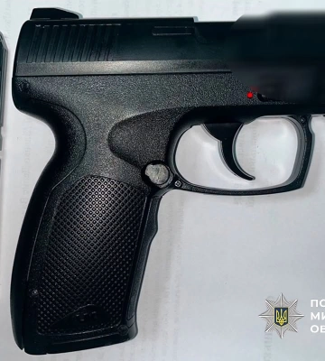 У Миколаєві один молодик під час сутички з іншим поцілив йому в око з травмату