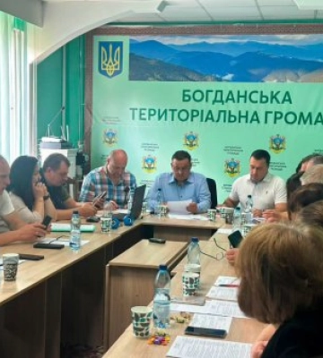 Кадрові ротації у школах, ремонт багатостраждальної дороги та скандал на мільйони з КБЗ: чим закінчилася епохальна сесія у Богдані (ФОТО)