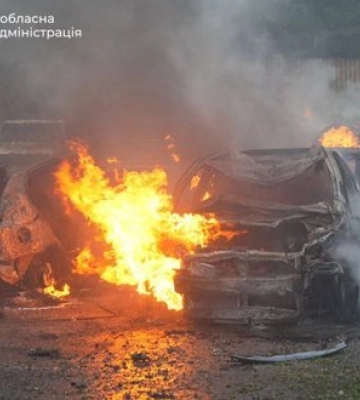 Окупанти вдарили по Запоріжжю: п’ятеро поранених, серед яких - дитина, зайнялася автостоянка. ВІДЕО+ФОТОрепортаж (оновлено)