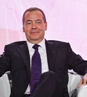 Пройдет по территории трех областей Украины: Медведев заявил о новой "полосе безопасности"