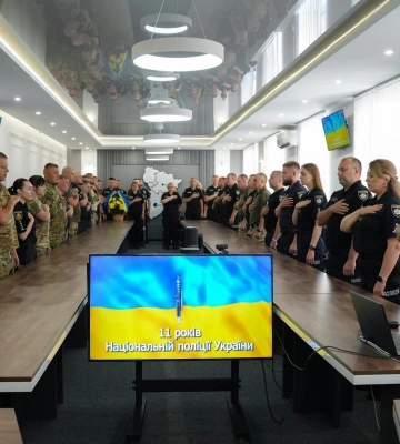 11 років на варті безпеки та правопорядку: на Рівненщині за сумлінну службу та відданість українському народу відзначили поліцейських (ФОТО)