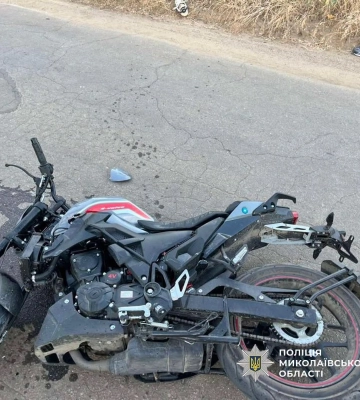 У селі на Миколаївщині швидка допомога забрала до лікарні двох постраждалих у ДТП підлітків