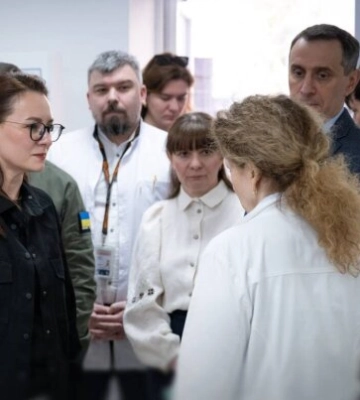 Без вимоги стажу: медикам прифронтових областей держава купуватиме службове житло