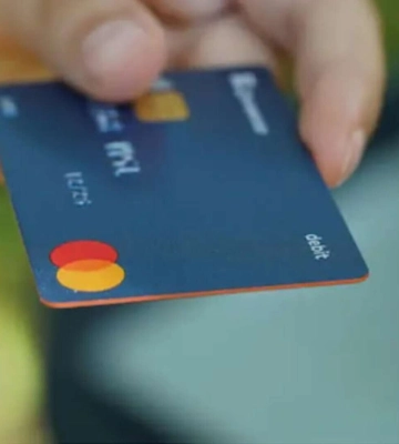 Знайшов картку ПриватБанку та 5 днів ходив по магазинах: як солдат витратив понад 33 тисячі