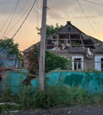 Росіяни вночі завдали авіаудару по селищу на Донеччині, двоє загиблих