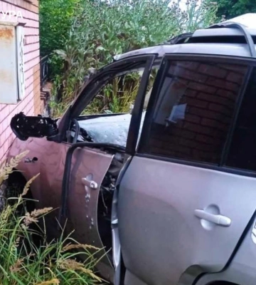 Россияне с дрона атаковали гражданский автомобиль на Харьковщине: погибли водитель и пассажир