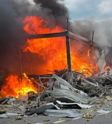 Росіяни вночі завдали авіаудару по селищу на Донеччині, двоє загиблих