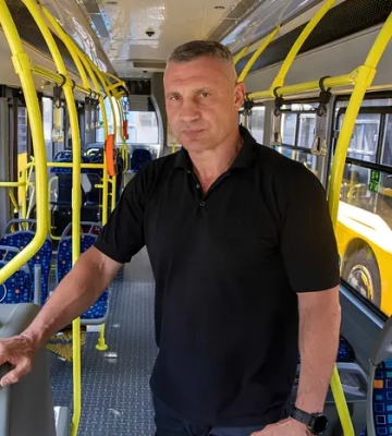 Куди зникли «Богдани»? Який транспорт купує Київ під час війни і хто на тепер цьому заробляє