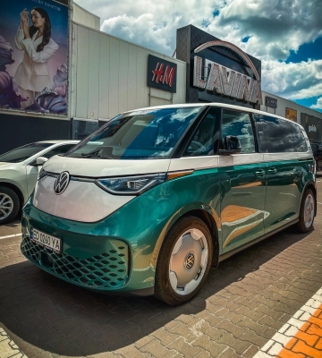 В духе хиппи: в Киеве засветился электромобиль Volkswagen в ретро-стиле 