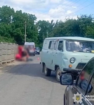 На Вінниччині автомобіль УАЗ збив двох літніх жінок, одна з яких померла, - поліція