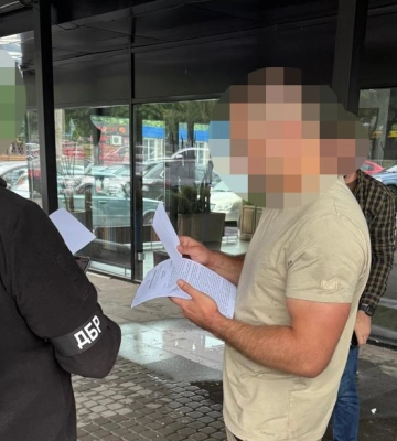 ДБР затримало військовослужбовця за підозрою у побитті двох колег у полку "Скеля"