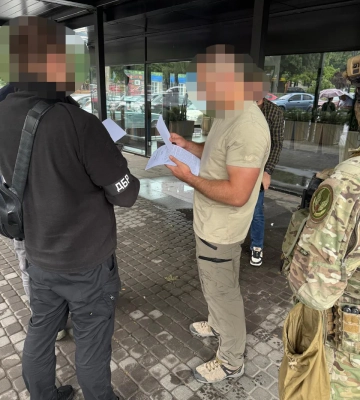 ДБР затримало військовослужбовця за підозрою у побитті двох колег у полку "Скеля"