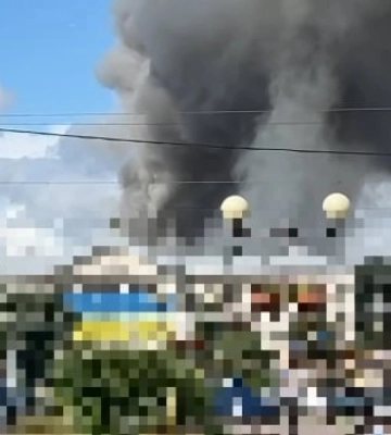 Росіяни вдарили по центру Запоріжжя: є загиблий та поранені