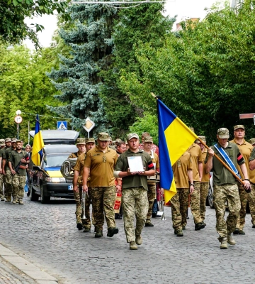 Не повернувся з останнього бою: Ужгород попрощався із 44-річним захисником Василем Мартином