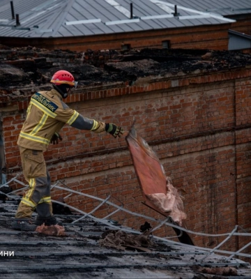 У Харкові після обстрілів за тиждень закрили понад 80 вибитих вікон