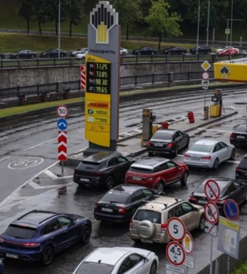 Виробництво бензину в росії після ударів ЗСУ покриває лише 65% попиту  – Reuters