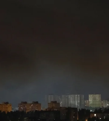 Росія атакує Київ ракетами: у Дніпровському районі пошкоджена нежитлова будівля