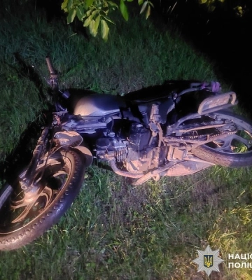 На Вінниччині нетверезий мотоцикліст збив жінку, яка вибігла на дорогу, - поліція