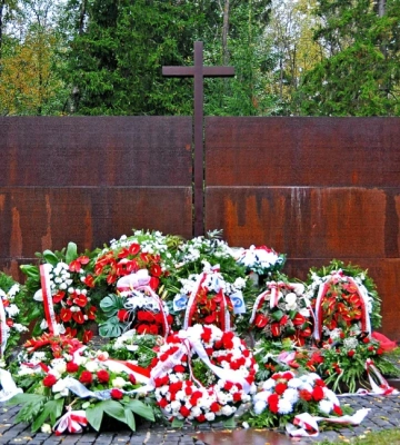 Від Катині до Волині: російський слід в еволюції польської історичної травми
