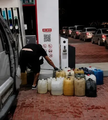 Черги на заправках: Росія офіційно визнала дефіцит бензину через НПЗ
