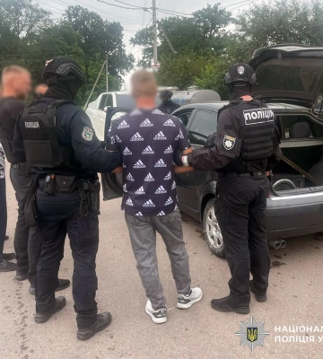 На Житомирщині чоловіка викрито у збуті зброї та боєприпасів