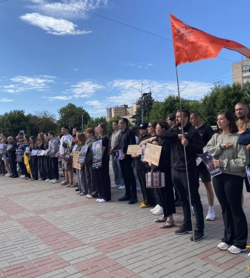 «Жила так, як і боролась»: у Черкасах хвилиною мовчання вшанували памʼять Аліни «Фреї» Пащенко (ФОТО)