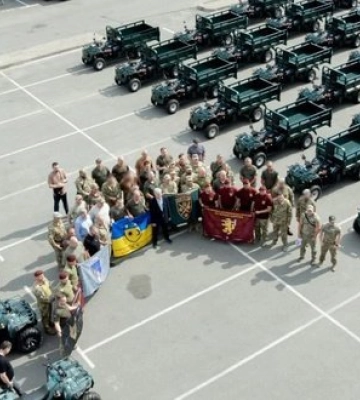Військовим на фронт передали десятки квадроциклів, мобільні пилорами та техніку. ФОТОрепортаж