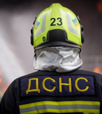 На Київщині ліквідували масштабну пожежу після атаки окупантів