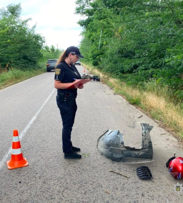На Одещині у ДТП трагічно загинув неповнолітній водій мопеду та постраждала його пасажирка