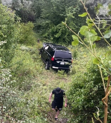 Водійка Lexus тікала від патрульних і з’їхала у кювет поблизу Кропивницького