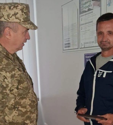 Волинянина, який пройшов російський полон, нагородили відзнакою Головнокомандувача ЗСУ