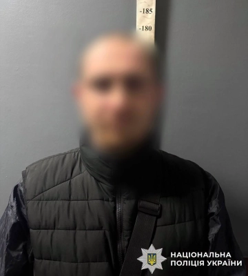 У Києві за зухвале пограбування жінки судитимуть вуличного злодія-редицивіста