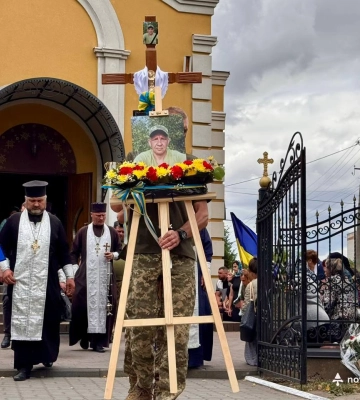 Нововолинськ попрощався з Героєм Євгеном Мазурком
