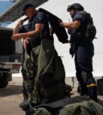 У Києві сапери ДСНС знищили касетні елементи ракети Х-69 за допомогою робота Avenger
