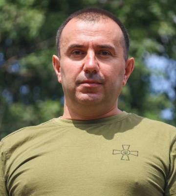 Захисник з Волині після 20 років служби змінив поліцейську форму на військову та пішов на фронт