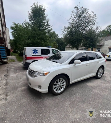 На Львівщині автомобіль Toyota Venza збив стареньку жінку у забороненому для переходу місці