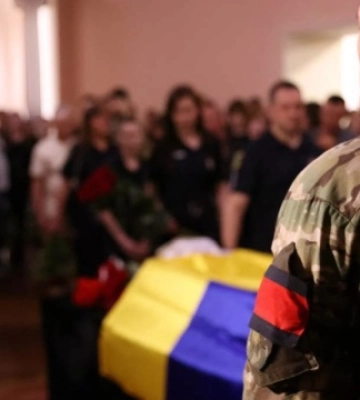 У Харкові попрощалися із загиблим поліцейським Романом Комаровим