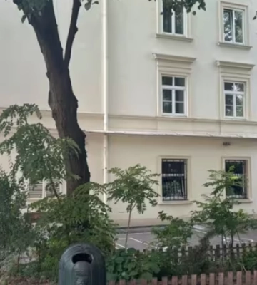 Суд у Львові зобов'язав власницю квартири замінити пластикові вікна й двері на автентичні заголовок
