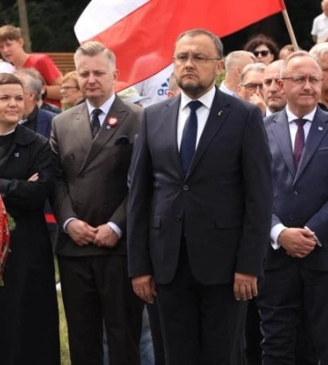 Український посол поклав вінок до пам’ятника жертвам у Волинському сквері Варшави