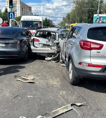 Львівська поліція розпочала розслідування, щодо масштабної ДТП, в якій постраждали двоє людей