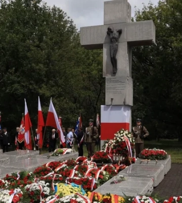 Посол України вшанував жертв Волинської трагедії у Варшаві