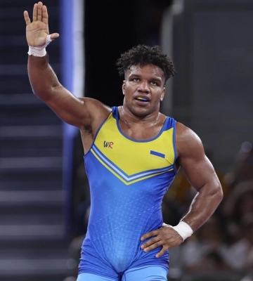Олимпийский чемпион и нардеп Беленюк выиграл свой первый бой в ММА