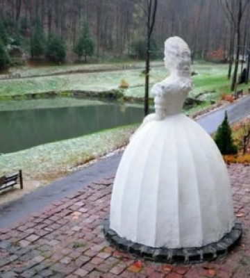 Романтика в Карпатах: чому пам'ятник імператриці Сісі на Закарпатті став магнітом для туристів