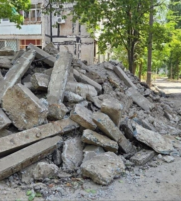 Люди жили серед ям та боялися дощу: у Дніпрі оновлюють занедбану вулицю