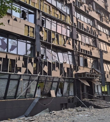 Дівчина та двоє дорослих постраждали через нічну атаку на Харків