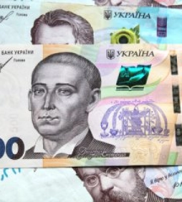 Додаткові 1300 гривень щомісяця: у Пенсійному фонді Закарпаття пояснили, кому нарахують надбавку