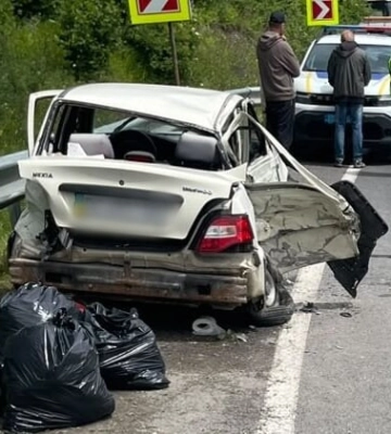 На Львівщині легковик зіткнувся з автобусом: одна людина загинула, двоє травмовані